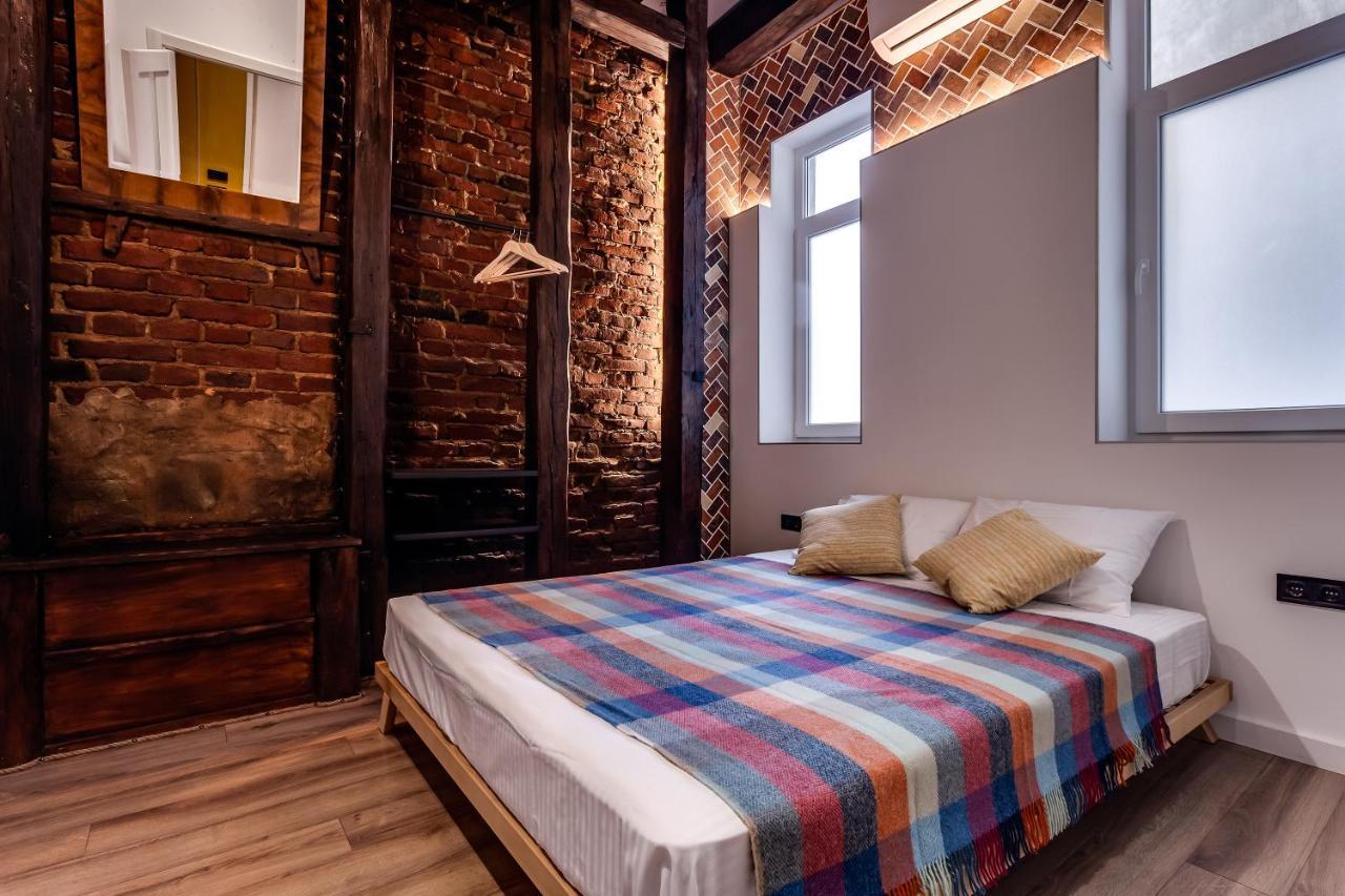 Leogrand Apartments On Kniazia Romana 6 Lviv Exterior photo